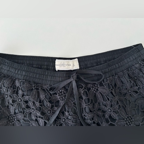 Abercrombie & Fitch lace black shorts, size S - Picture 2 of 4
